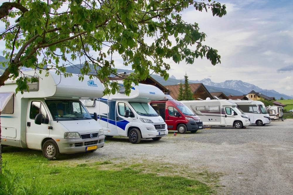 "Πού και πόσο επιτρέπεται η στάθμευση για τροχόσπιτα;"