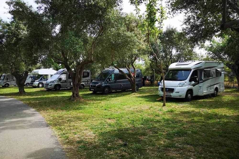 "Πού και πόσο επιτρέπεται η στάθμευση για τροχόσπιτα;"