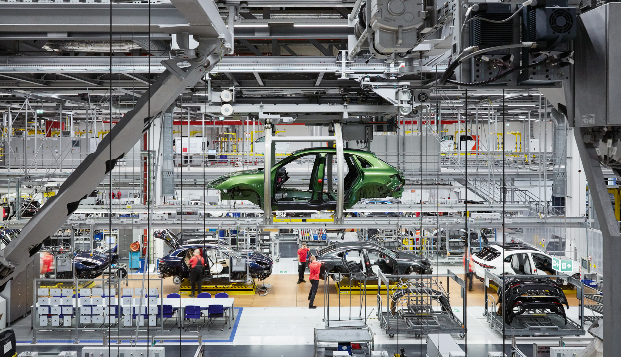 Η Porsche σφίγγει δυνατά το ζωνάρι 3 Porsche