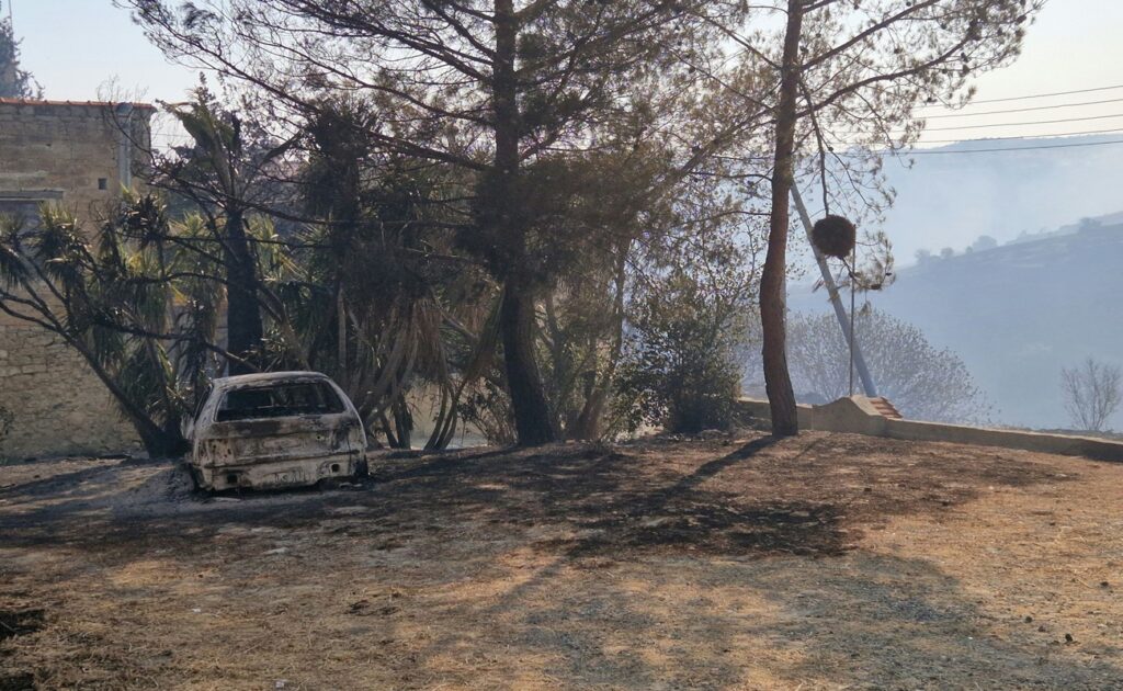 Κύπρος: Τα μέτωπα έχουν σβήσει – Η Λευκωσία εκφράζει ευγνωμοσύνη στις χώρες που συνέβαλαν στην κατάσβεση των πυρκαγιών – ΦΩΤΟ