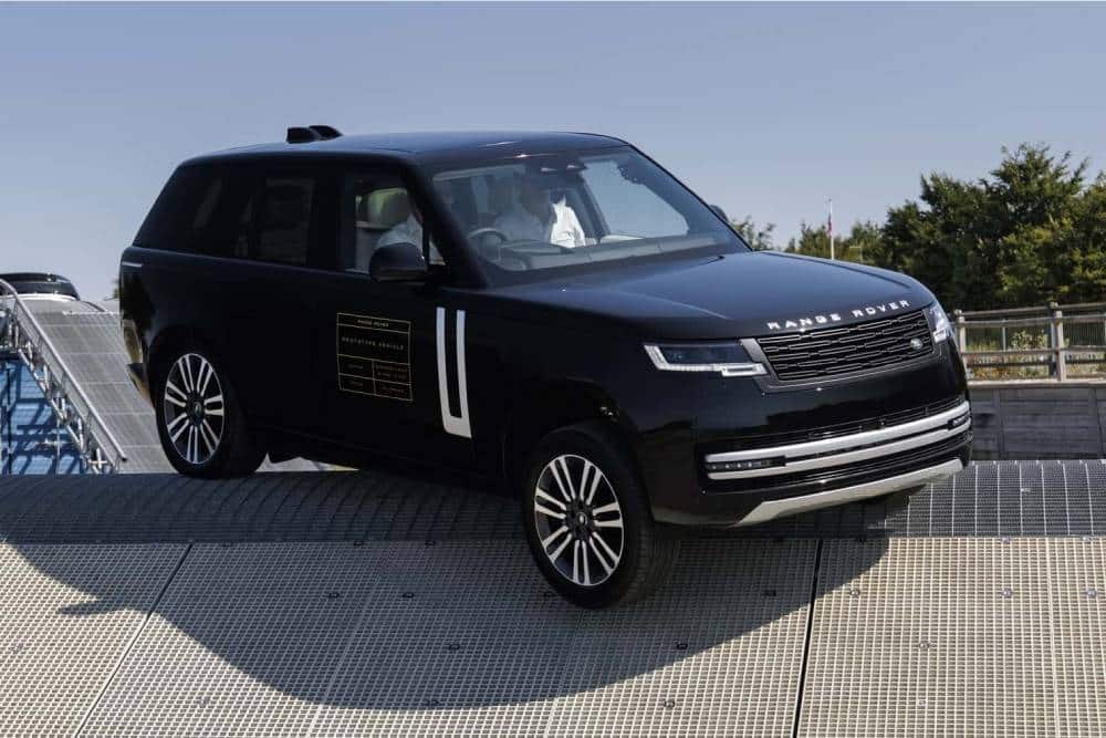 Το νέο ηλεκτρικό Range Rover στα άκρα
