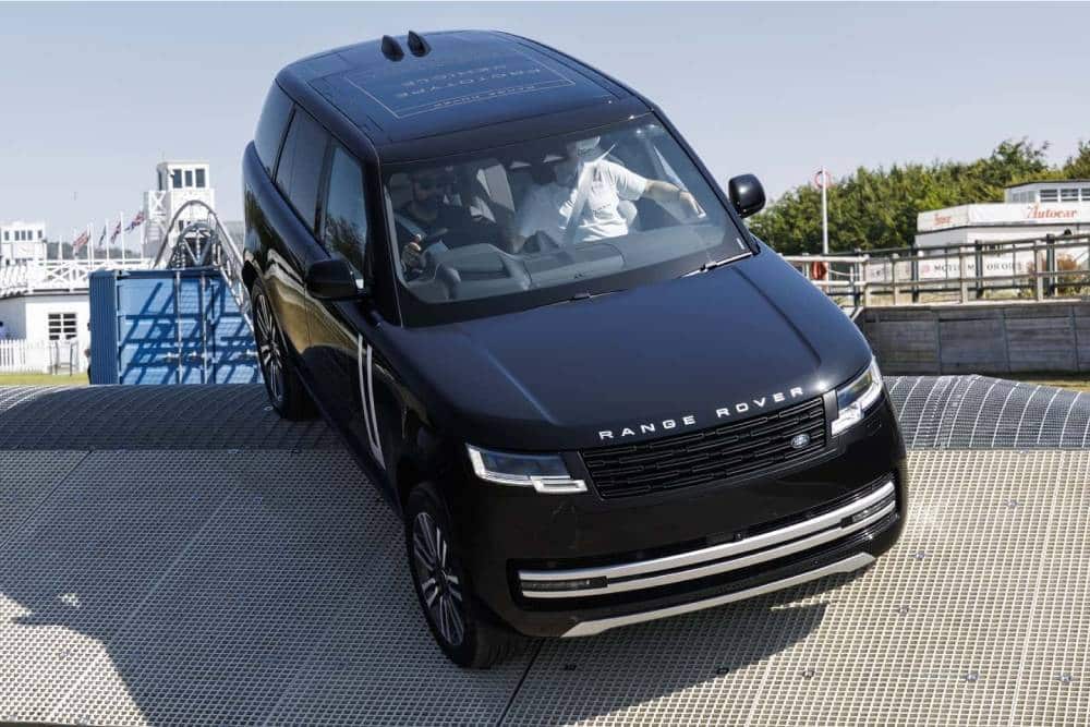 Το νέο ηλεκτρικό Range Rover στα άκρα