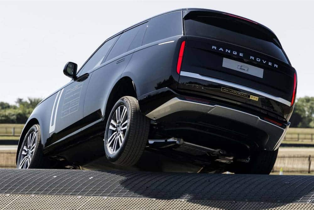 Το νέο ηλεκτρικό Range Rover στα άκρα