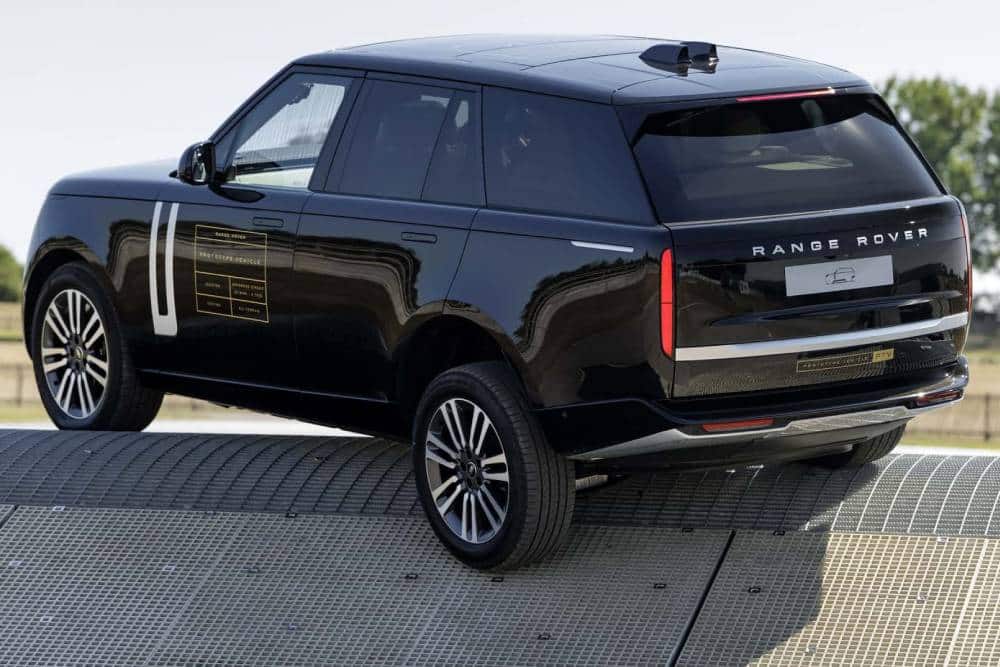 Το νέο ηλεκτρικό Range Rover στα άκρα