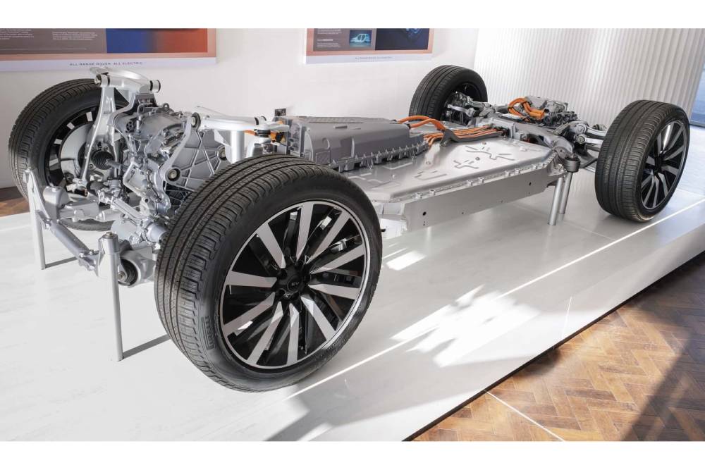 Το νέο ηλεκτρικό Range Rover στα άκρα