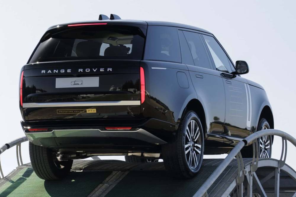 Το νέο ηλεκτρικό Range Rover στα άκρα