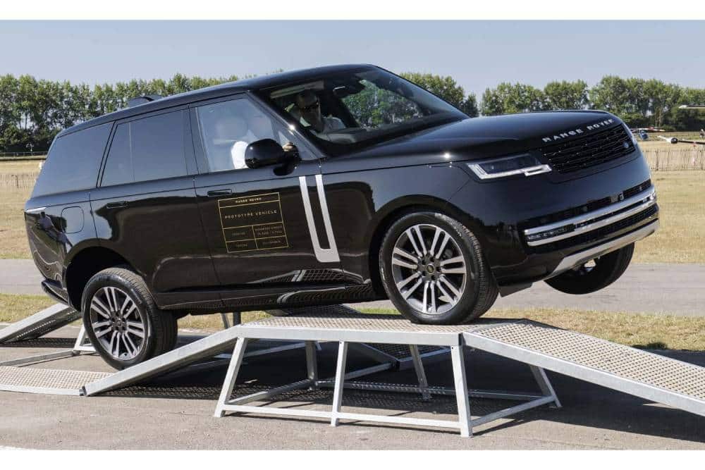 Το νέο ηλεκτρικό Range Rover στα άκρα
