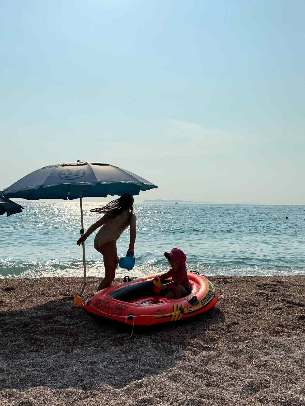 Ιωάννα Τούνη: Στα Σύβοτα με τον γιο της Πάρη - Οι εντυπωσιακές φωτογραφίες με μαγιό
