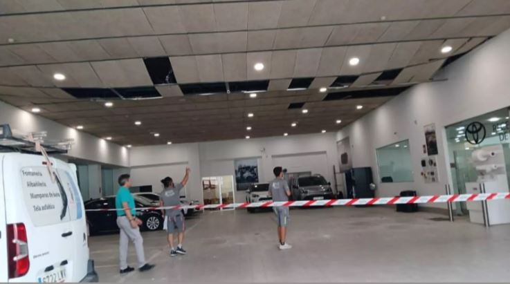 Ισπανία: Κατάρρευση ψευδοροφής στο αεροδρόμιο Αλμερίας μετά τον σεισμό 5,5 Ρίχτερ – «Ακούσαμε δυνατό κρότο και εμφανίστηκε τεράστιο σύννεφο σκόνης»