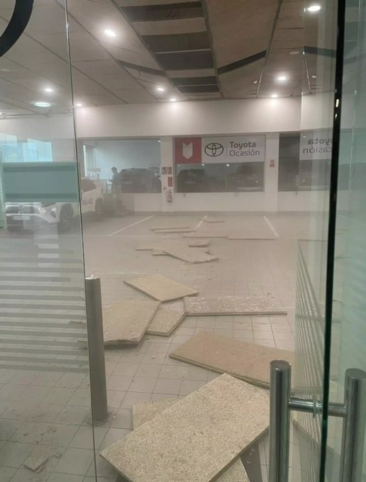Ισπανία: Κατάρρευση ψευδοροφής στο αεροδρόμιο Αλμερίας μετά τον σεισμό 5,5 Ρίχτερ – «Ακούσαμε δυνατό κρότο και εμφανίστηκε τεράστιο σύννεφο σκόνης»