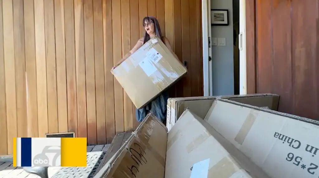 ΗΠΑ: Γυναίκα παραλαμβάνει από την Amazon εκατοντάδες πακέτα που δεν ζήτησε – Το σπίτι της μετατράπηκε σε… κέντρο επιστροφών