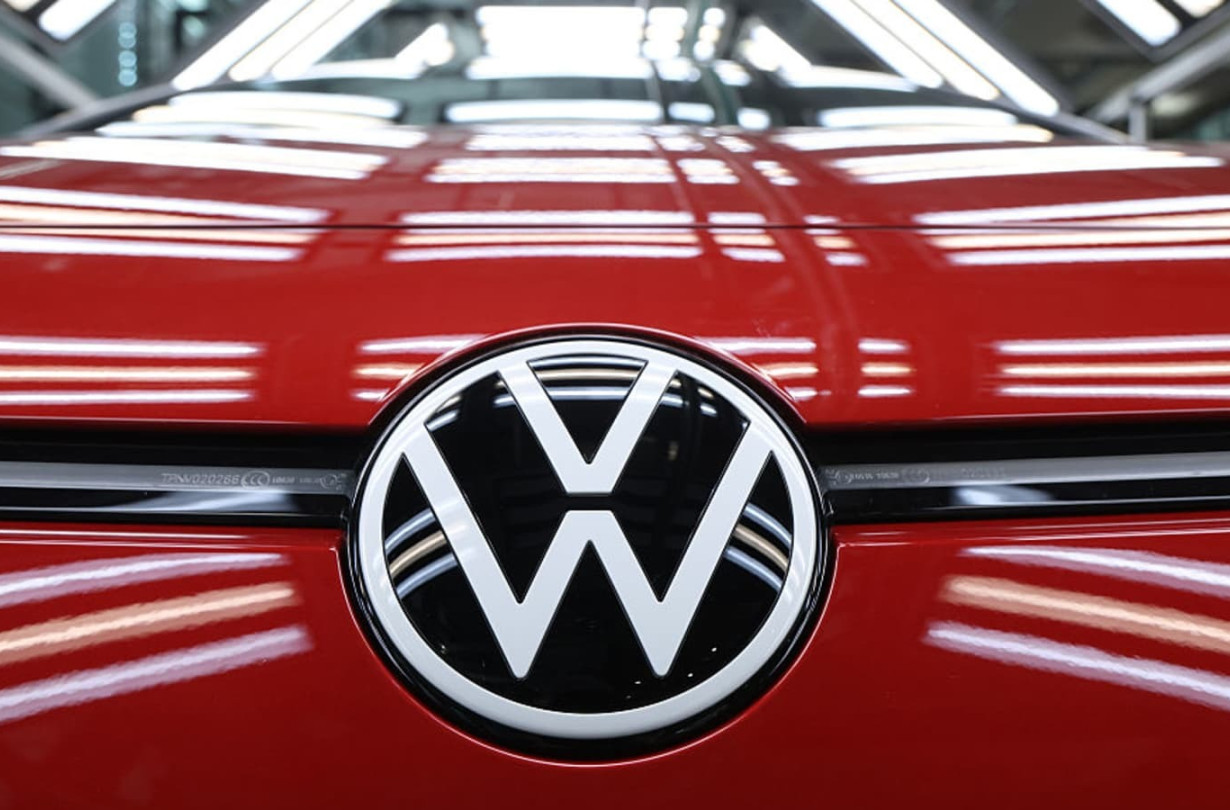 Ζημιά €1,3 δισ. από δασμούς «γονατίζει» τη Volkswagen
