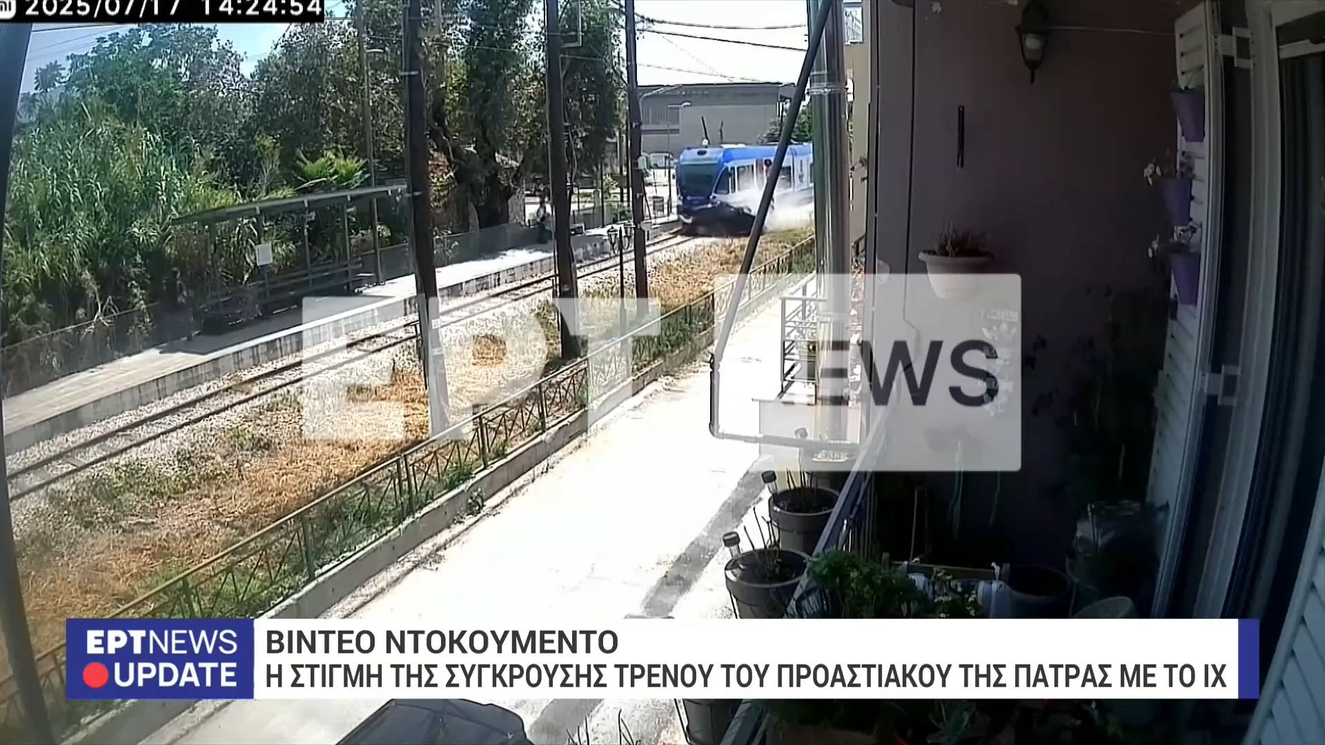 Βίντεο-του-ΕΡΤNews-με-τη-στιγμή-της-σύγκρουσης-του-συρμού-του-προαστιακού-με-ΙΧ-στην-Πάτρα