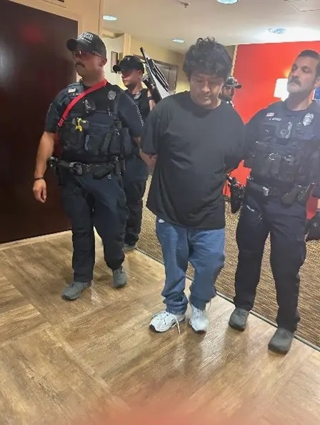 Βίντεο: Άνδρας επιχείρησε να αρπάξει 3χρονη σε εμπορικό κέντρο – Η μητέρα της τον απέτρεψε