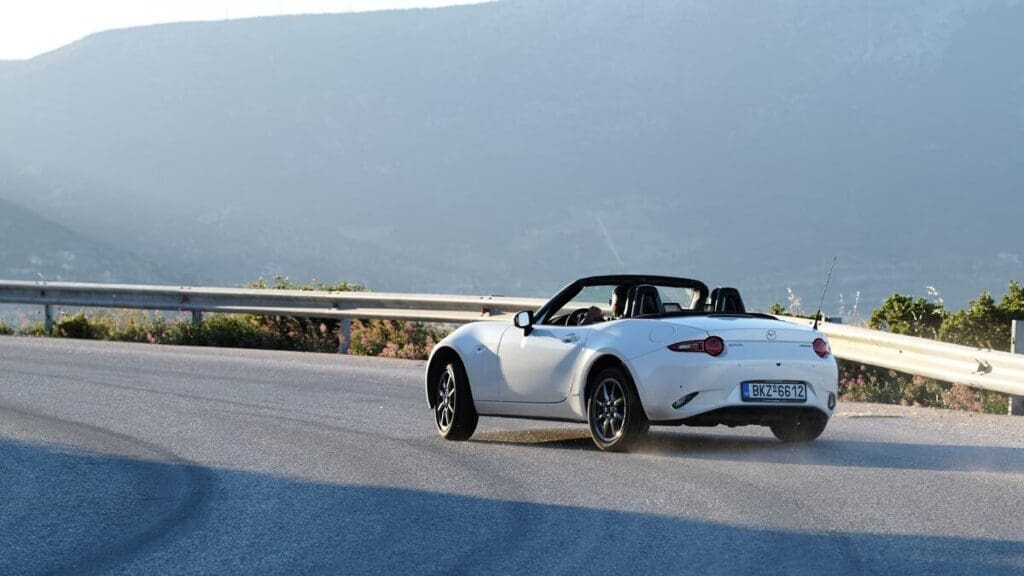 Τα μικρά roadster παραμένουν δημοφιλή: Το MX-5 στη διεθνή σκηνή 7 Mazda MX-5 1.5 100th Anniversary δοκιμή