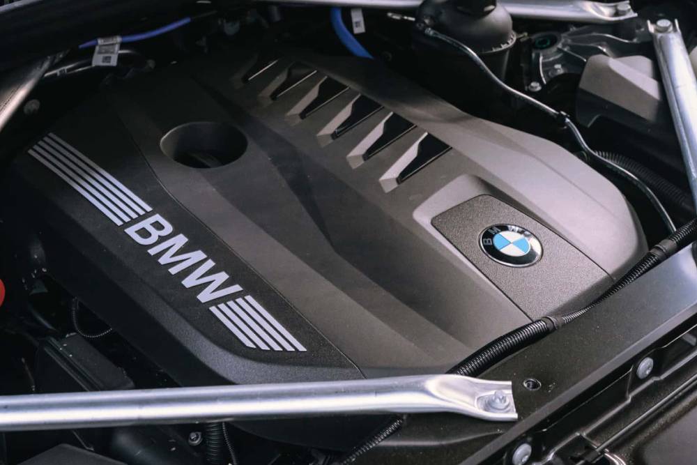 2025-bmw-x5-with-off-road-package-review---engine-