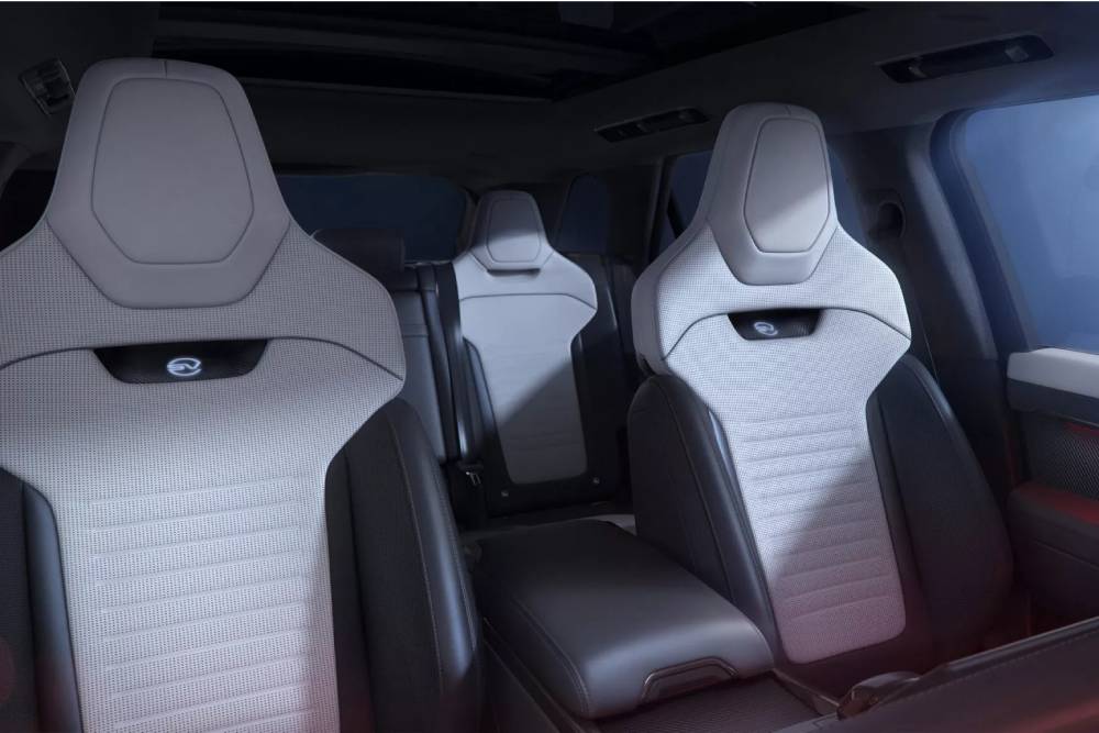 2026-Range-Rover-Sport-SV-Carbon-806-13-2048x1152