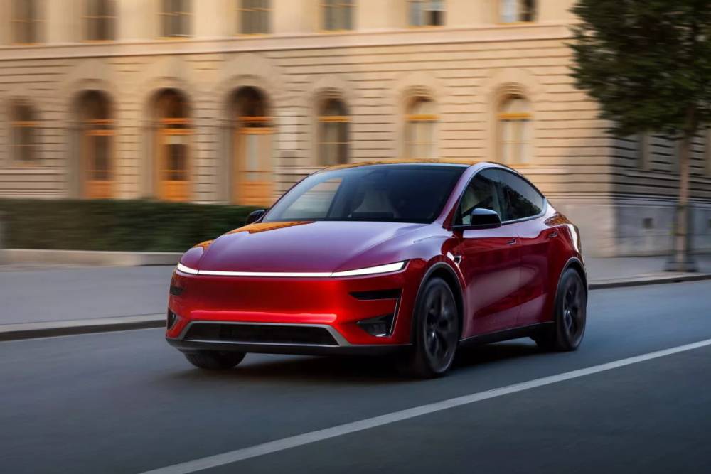 2026-Tesla-Model-Y-Performance-12-2048x1152