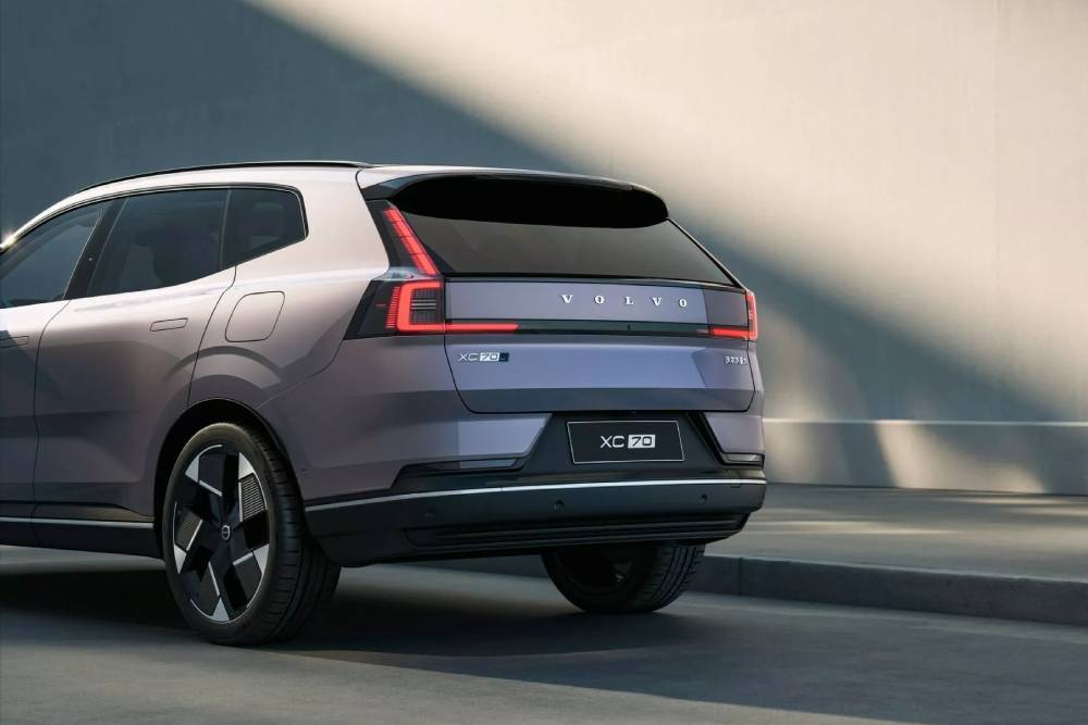 2026-Volvo-XC70-827-20-2048x1538