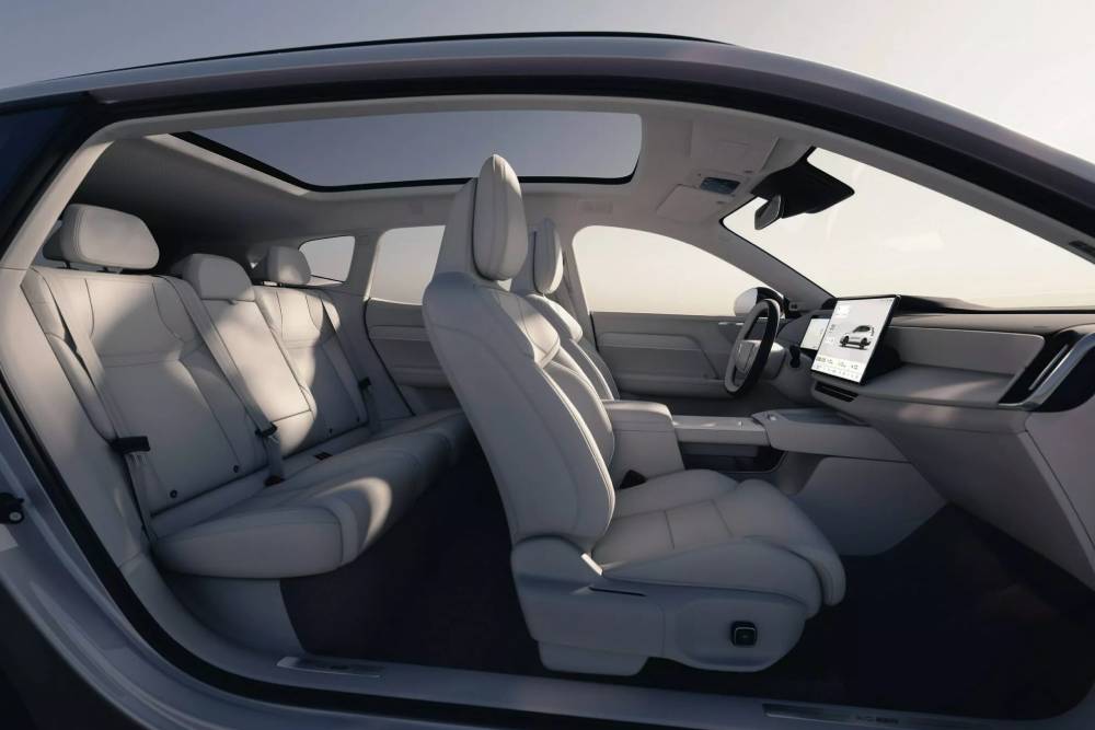 2026-Volvo-XC70-827-22-2048x1538