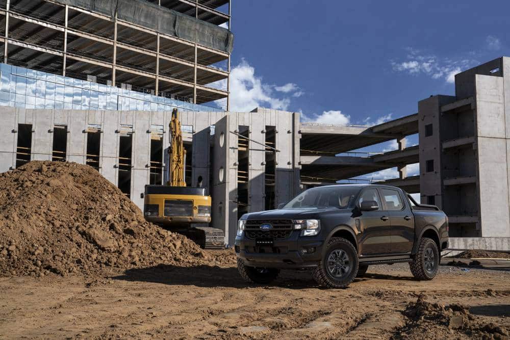 2026-ford-ranger-black-edition-returns-to-the-land (1)