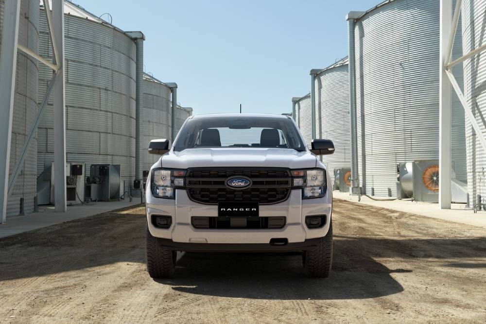 2026-ford-ranger-black-edition-returns-to-the-land (9)