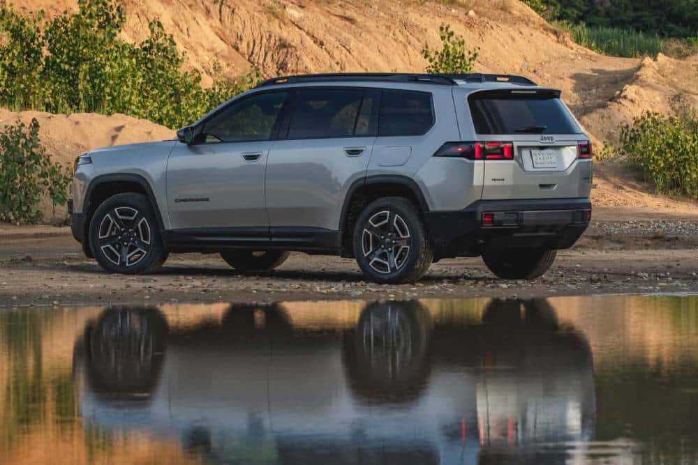 2026-jeep-cherokee-limited-rear-3-4
