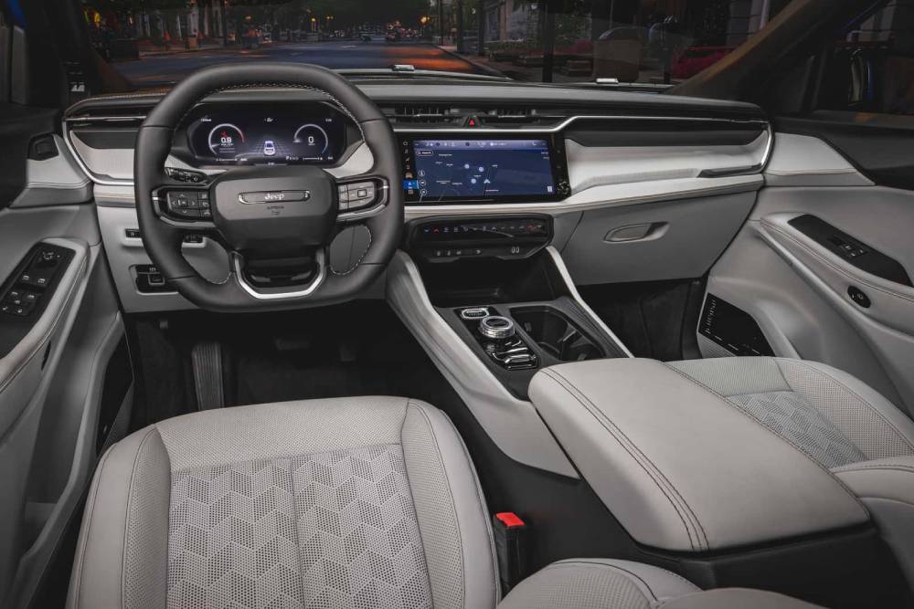 Πρωτοεμφανίζεται το υβριδικό Jeep Cherokee