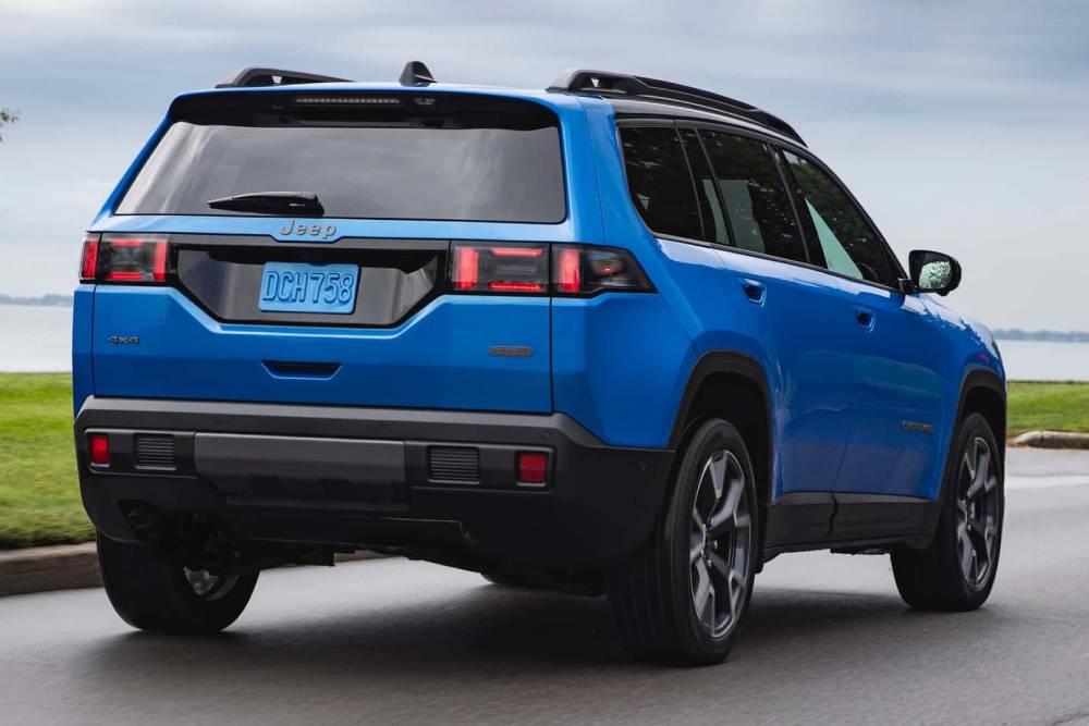 2026-jeep-cherokee-overland-rear-3-4 (1)