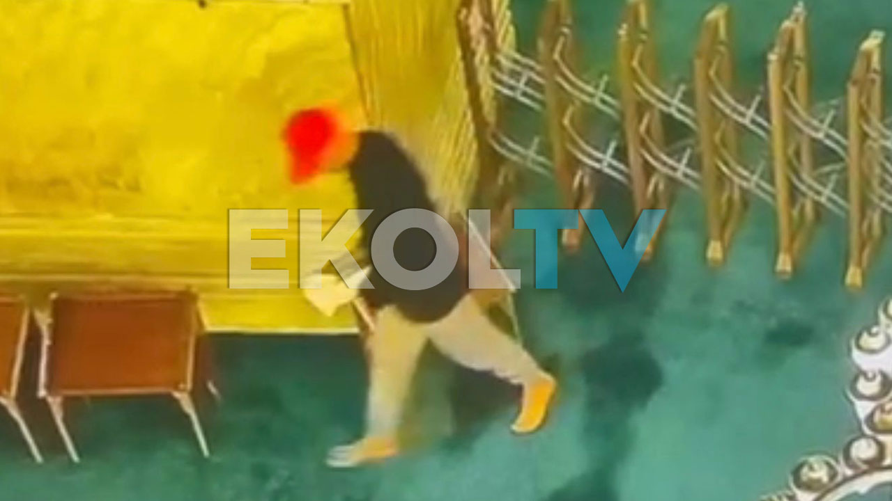 Τουρκία: Εμπρηστική επίθεση στην Αγία Σοφία – Άνδρας με κόκκινο καπέλο άναψε φωτιά και εξαφανίστηκε