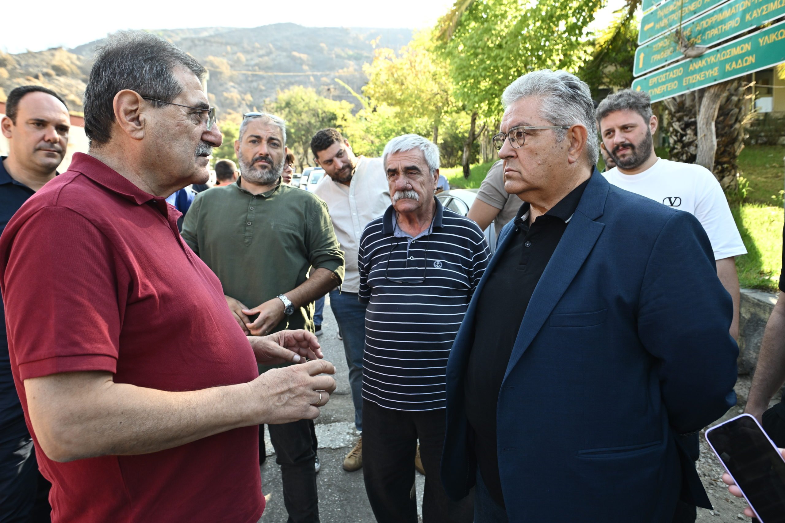 Κουτσούμπας επίσκεψη σε πυρόπληκτες περιοχές της Πάτρας