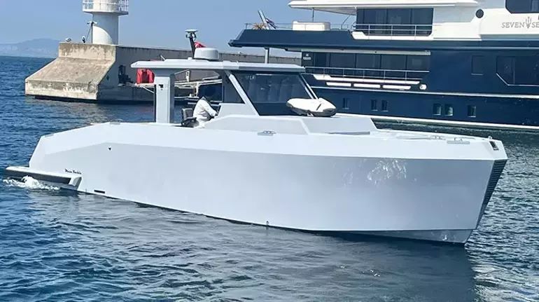 Συναρπαστικό μυστήριο στο Αιγαίο: Εξαφανίστηκε Τούρκος επιχειρηματίας καθ' οδόν προς Μύκονο – Το σκάφος του εντοπίστηκε διαλυμένο στα δύο