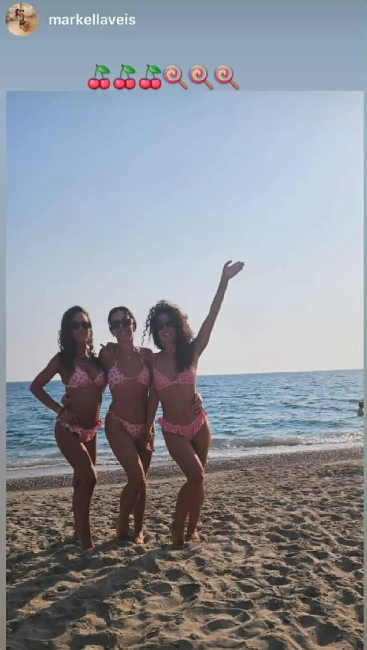 Η Κατερίνα Διδασκάλου με μαγιό και τις κόρες της