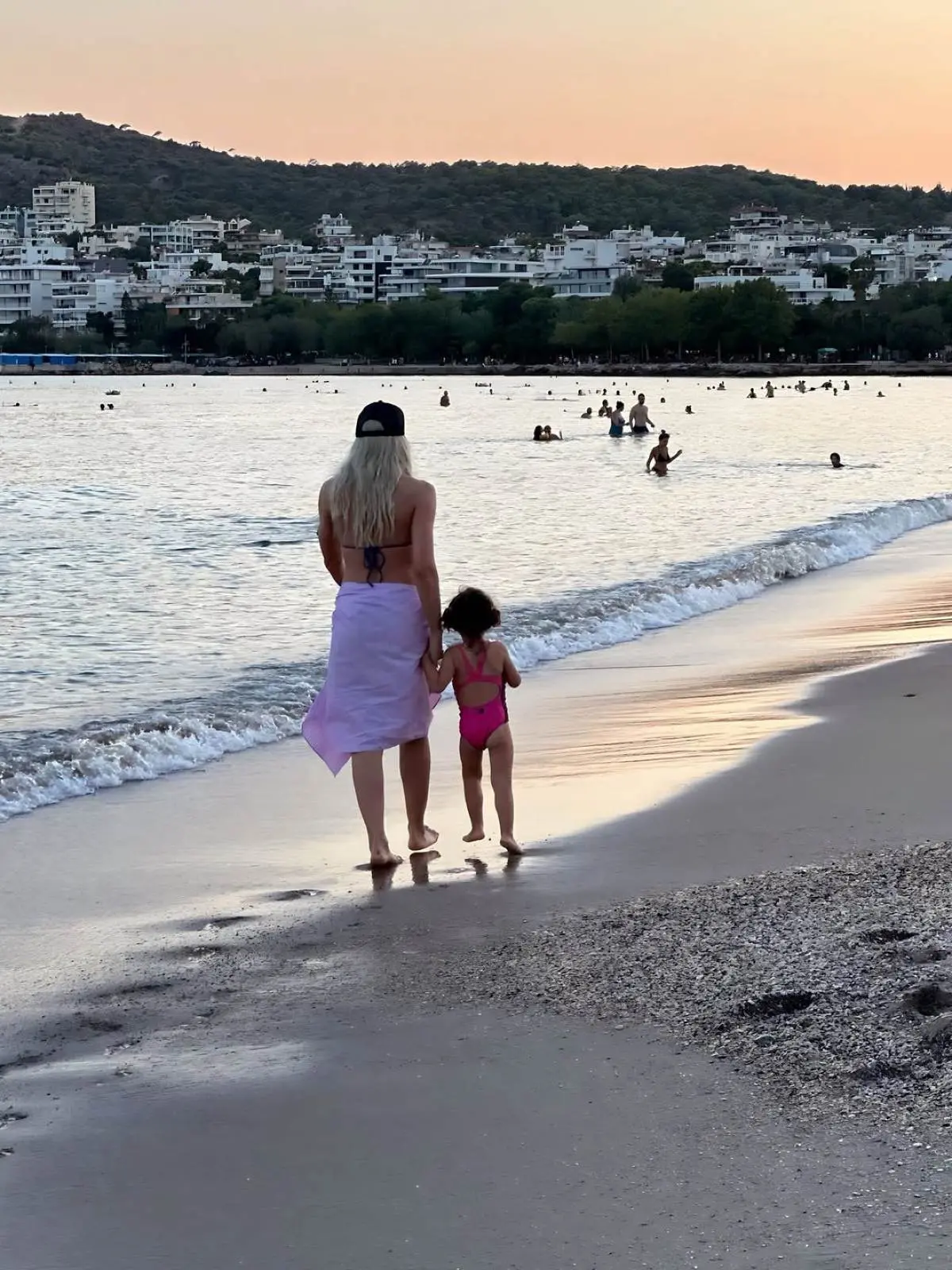 Ιωάννα Μαλέσκου: Στη θάλασσα με την κόρη της λίγο πριν τη βάφτιση 14 Ιωάννα Μαλέσκου με κόρη