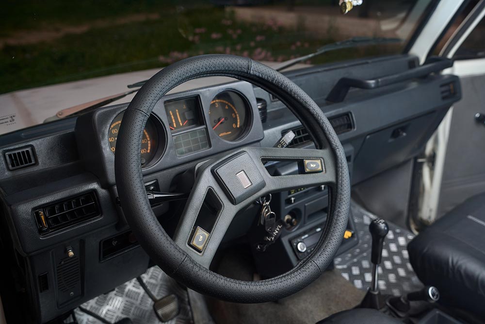 Mitsubishi-Pajero-1m-km-(3)