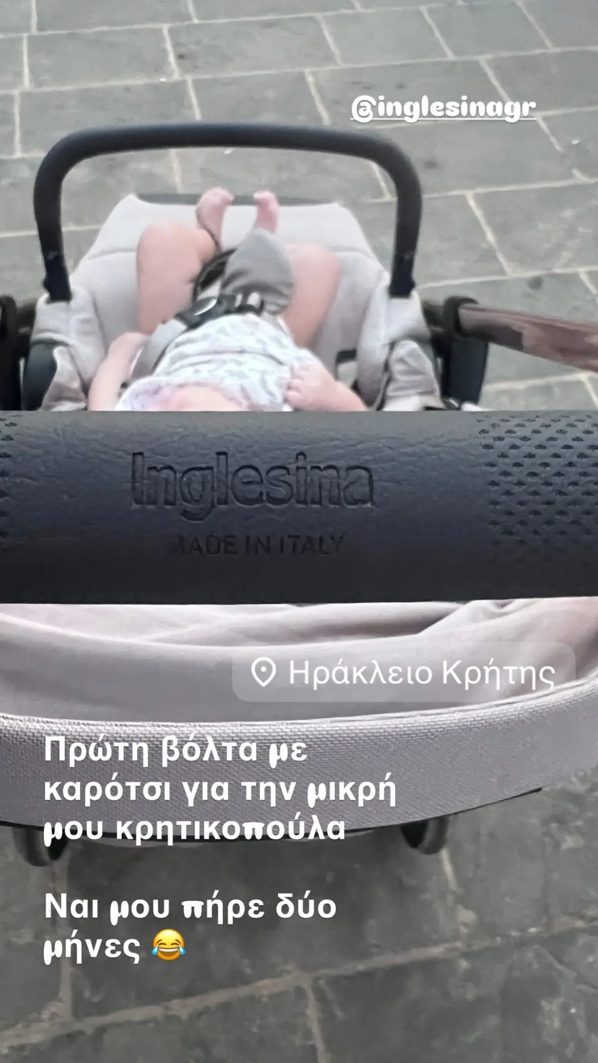 Η Παυλίνα Βουλγαράκη με την κόρη της στην Κρήτη