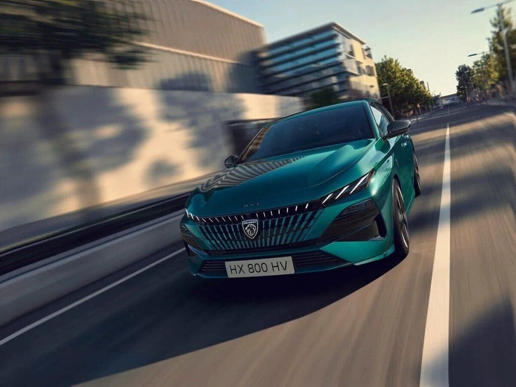 Ανανεωμένα Peugeot 308 και 308 SW: Πιο θεαματικά και αποδοτικά