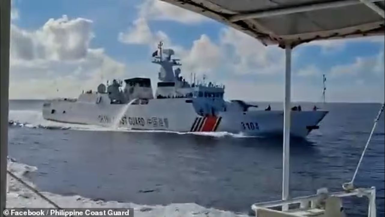 Κίνα: Πολεμικά πλοία σε σύγκρουση κατά την καταδίωξη φιλιππινέζικου πλοιαρίου – ΒΙΝΤΕΟ
