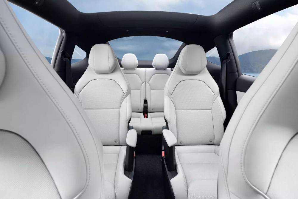 Ανανεωμένο Tesla Model Y L με χωρητικότητα 6 επιβατών