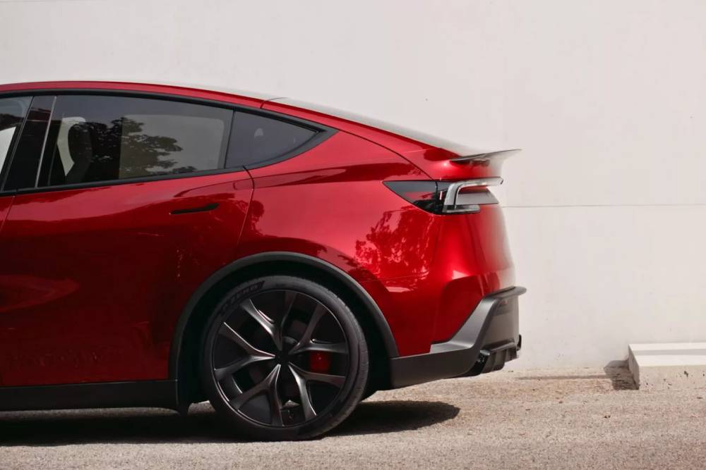 Tesla-Model-Y-Performance-13-2048x1152