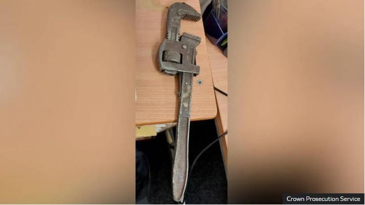 Βρετανία: Ελεύθερος με βραχιολάκι διευθυντής σχολείου που επιτέθηκε σε συνάδελφο λόγω ερωτικής αντιζηλίας