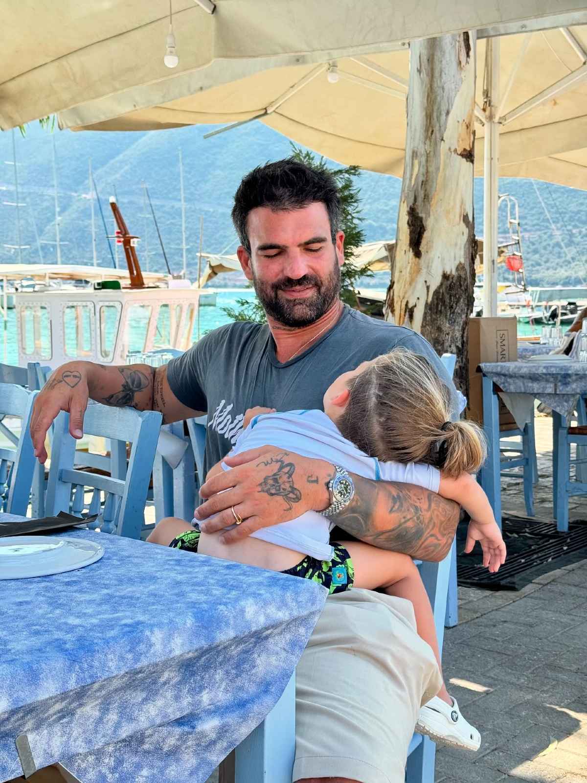 Ο Δημήτρης Αλεξάνδρου με τον γιο του, Πάρη