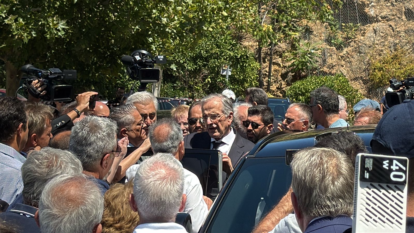 Λένα Σαμαρά: Συγκινητικό αντίο στην κόρη του Αντώνη Σαμαρά – Βαθιά θλίψη στην κηδεία της 34χρονης 4 Αντώνης Σαμαράς