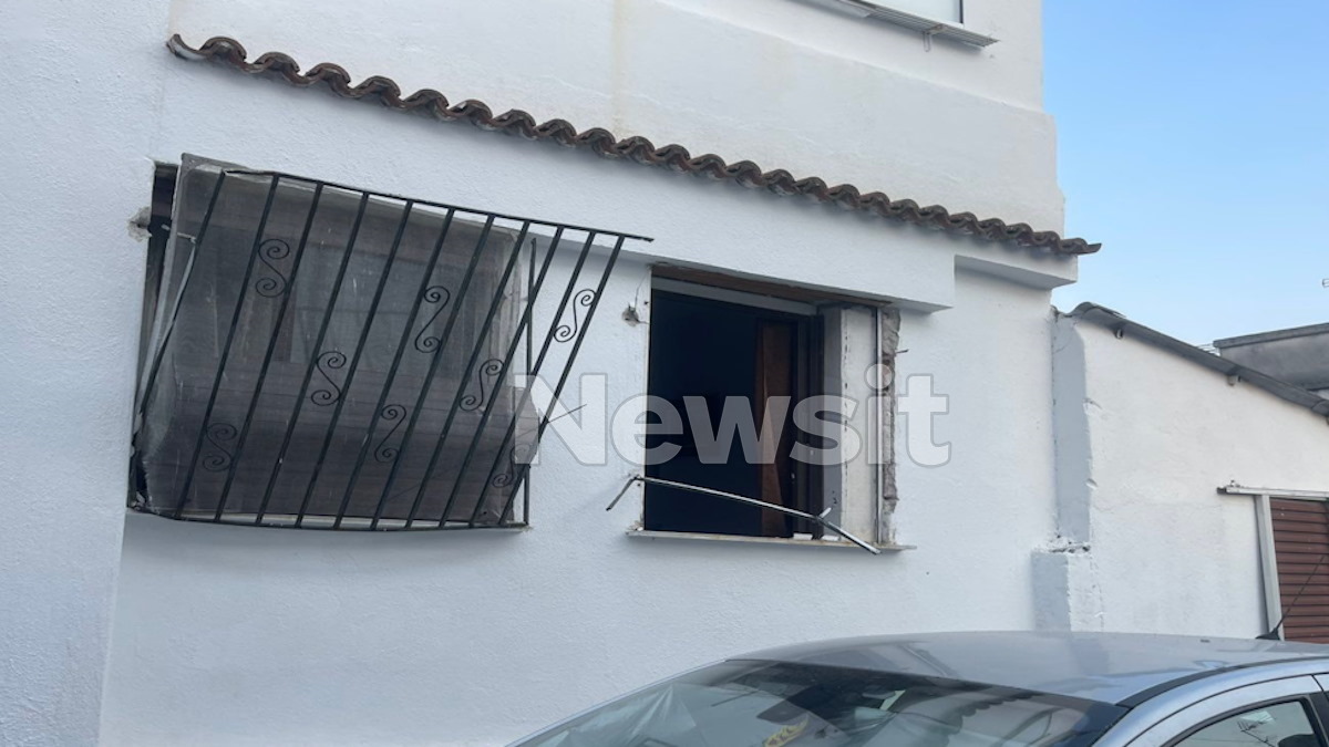 Οι ζημιές στο σπίτι μετά την έκρηξη φιάλης υγραερίου στην Ασπροβάλτα 