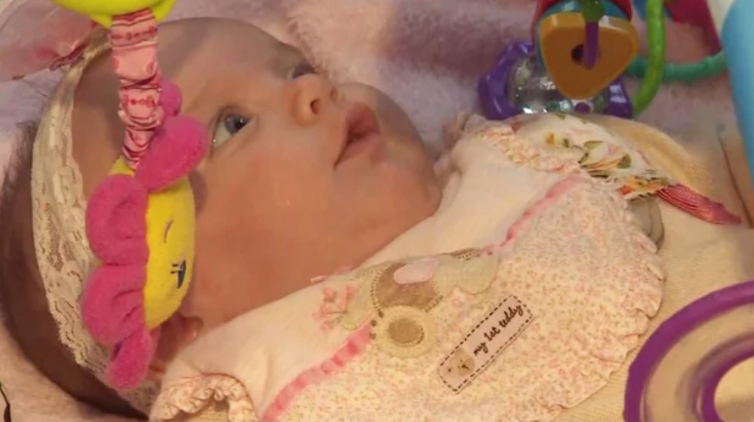 Ιατρικό επίτευγμα: Πώς ένα βρέφος «ήρθε στον κόσμο δύο φορές» για να σωθεί η ζωή του 2 Ιατρικό θαύμα: Πώς ένα μωρό «γεννήθηκε δύο φορές» για να σωθεί η ζωή του