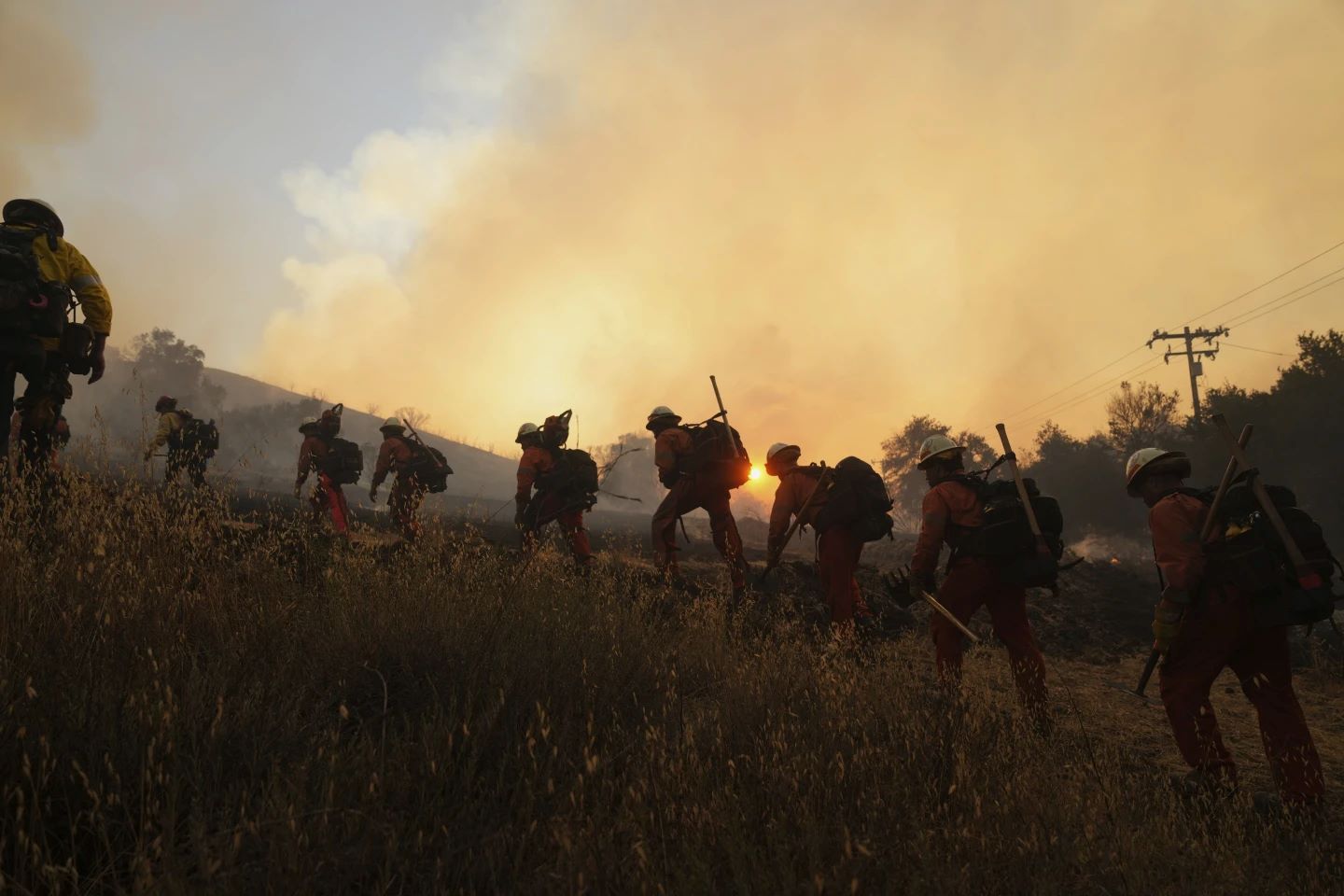 Φλόγες κατακαίνε την Καλιφόρνια: Δύο τεράστιες πυρκαγιές ανεξέλεγκτες – Η «Canyon fire» προκαλεί μαζικές εκκενώσεις στο Λος Άντζελες