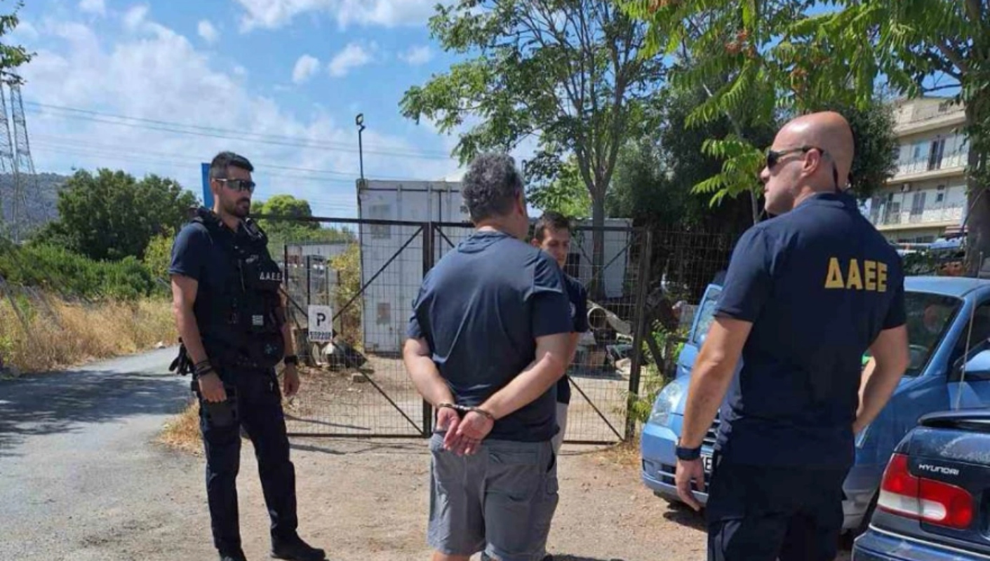 Παλλήνη: Σύλληψη δημοτικού υπαλλήλου για τέσσερις πυρκαγιές 2 Σύλληψη εμπρηστή στην Παλλήνη