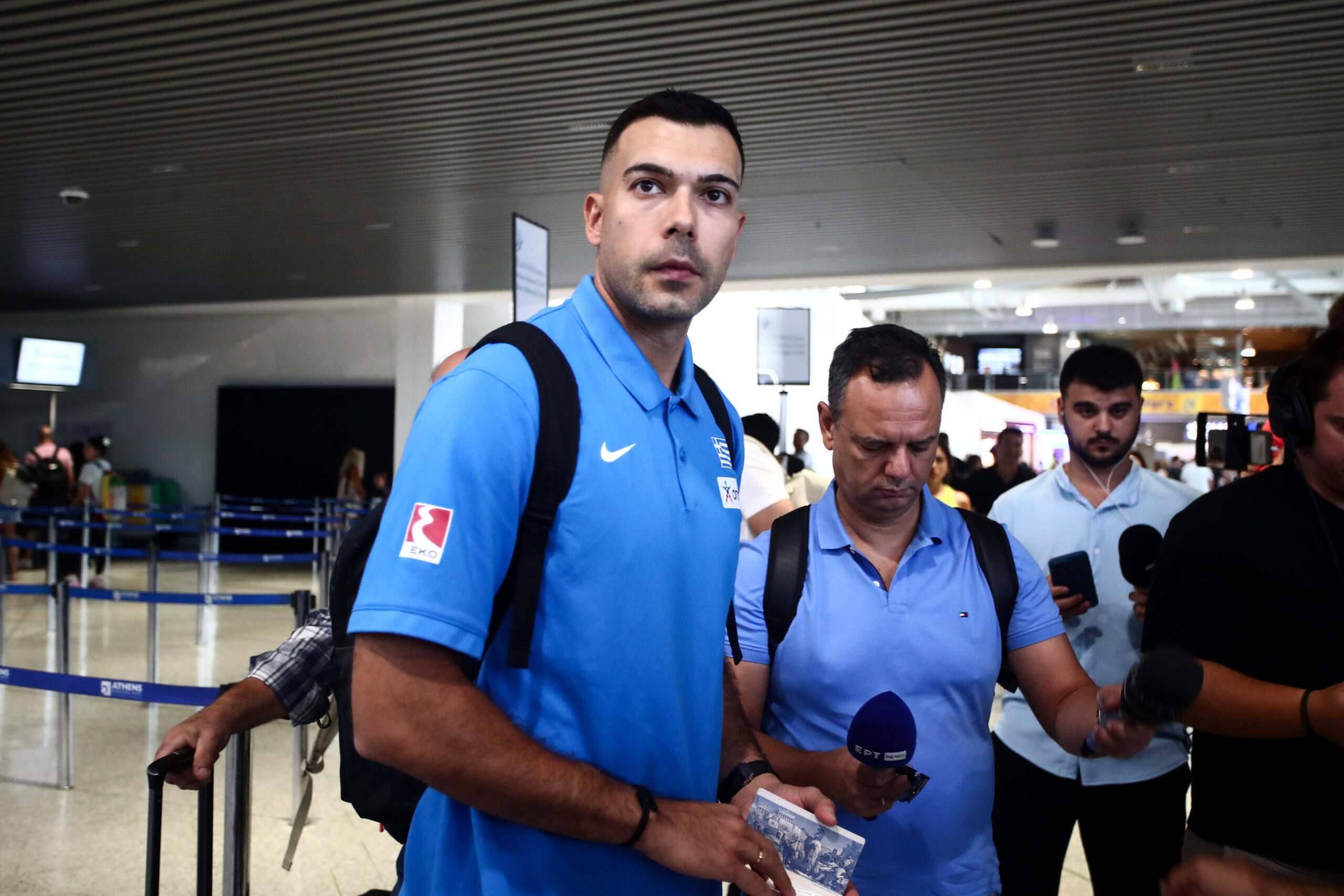 Eurobasket 2025: Η Εθνική μπάσκετ αναχώρησε για Κύπρο – Χαμόγελα στο ταξίδι