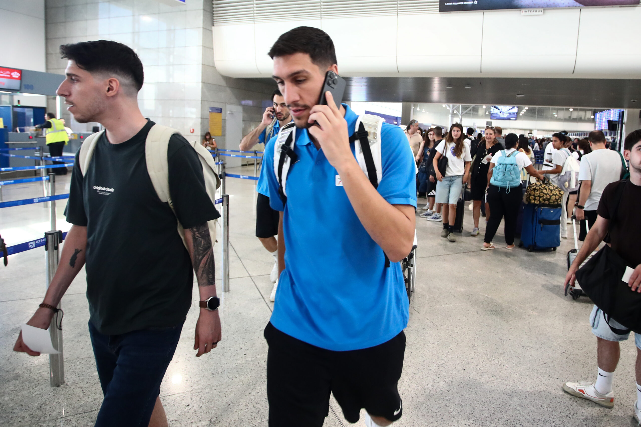 Eurobasket 2025: Η Εθνική μπάσκετ αναχώρησε για Κύπρο – Χαμόγελα στο ταξίδι