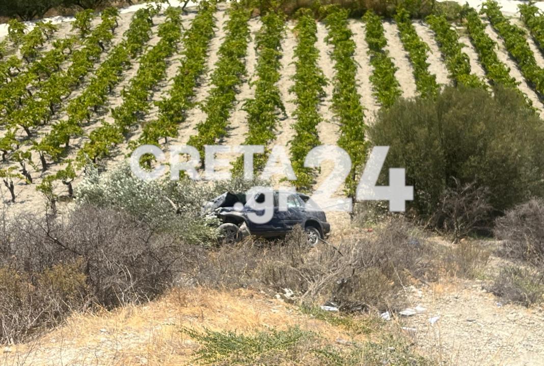 Ηράκλειο: 87χρονος έχασε τη ζωή του σε τροχαίο – «Πήδηξε», χτύπησε στο τσιμέντο με το μπροστινό μέρος, κατέστρεψε και έσπασε μια ελιά» 4 Το σημείο του τροχαίου